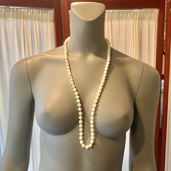 Vintage Mother of Pearl Necklace Iridescent 8mm Beads Knotted 32 Inch - Picture 7 of 7